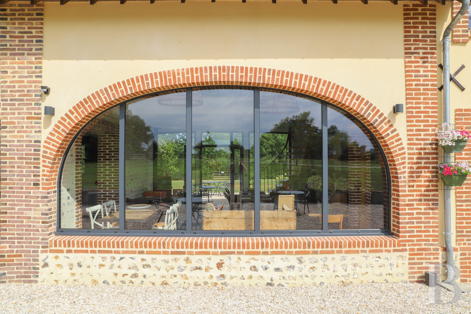 A former 18th century farmhouse with carefully renovated outbuildings on the edge of a forest in Perche - photo  n°9